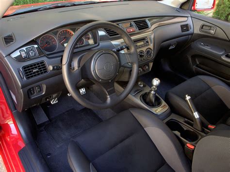 Разбираемся, что скрывается во внутренностях автомобиля Mitsubishi Lancer 9