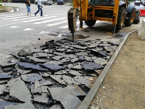Старый асфальт: залить бетон